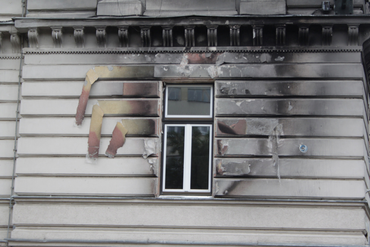 Brandspuren am Präsidentensitz
