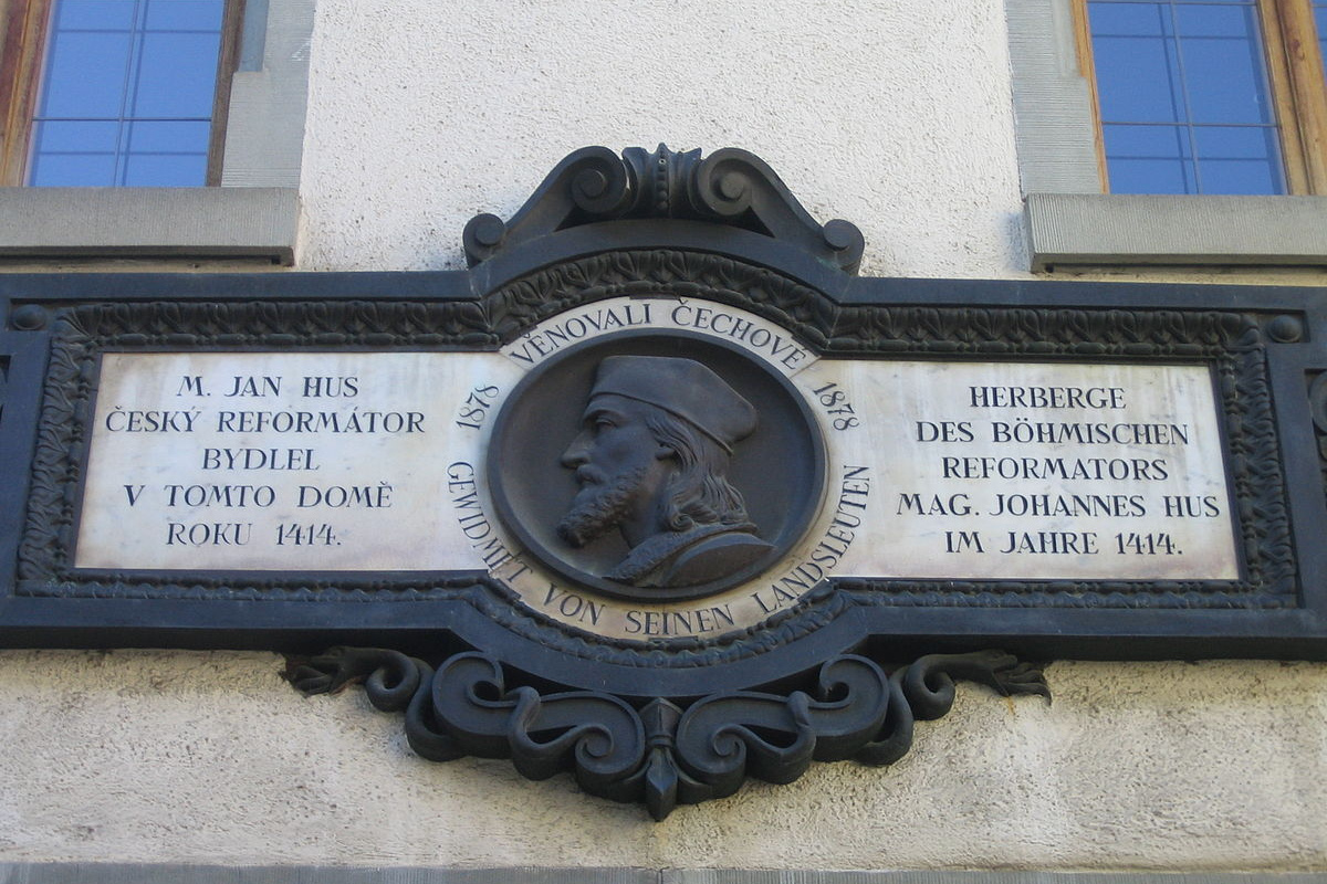 Inschrift am Hus-Museum in der Hussenstraße 64