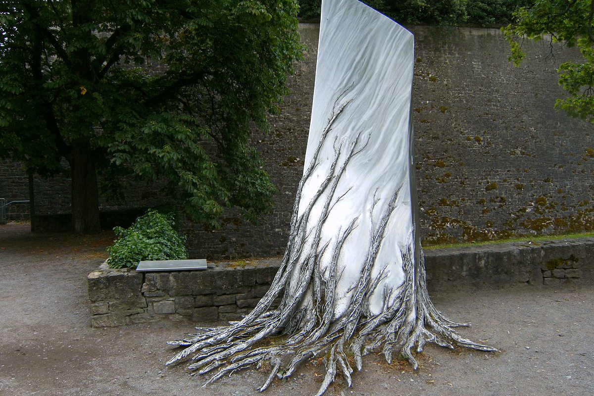 Festung Marienberg, Würzburg: Erinnerung an den Bauernkrieg, Denkmal vor den Festungsmauern