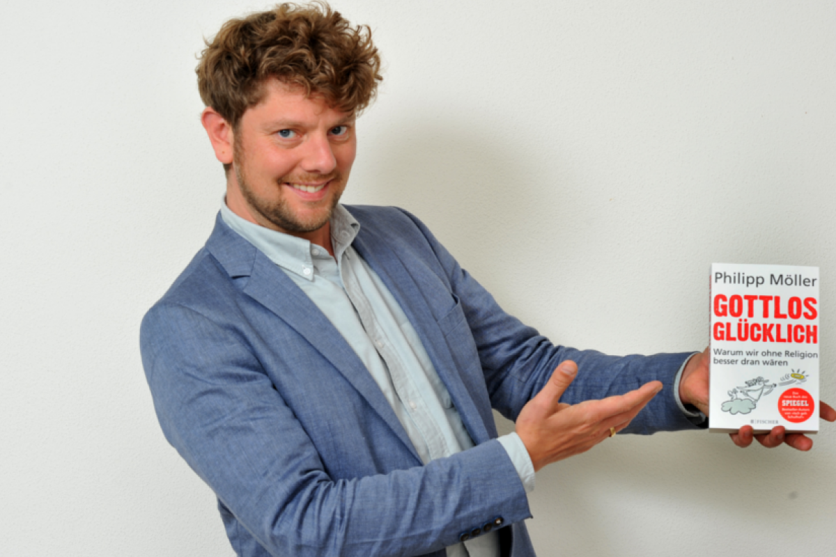 Philipp Möller präsentiert sein aktuelles Buch.