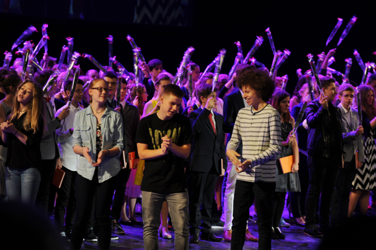 Showdown, Friedrichstadt Palast Berlin bis zum 4. 6. 2016 - 90 Minuten jeden Samstag -  Freude, Applaus, Musik und humanistische Gedanken mit 200 Teilnehmer_innen und 1.600 Gästen