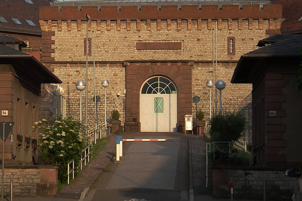 Eingang zur Justizvollzugsanstalt Bruchsal