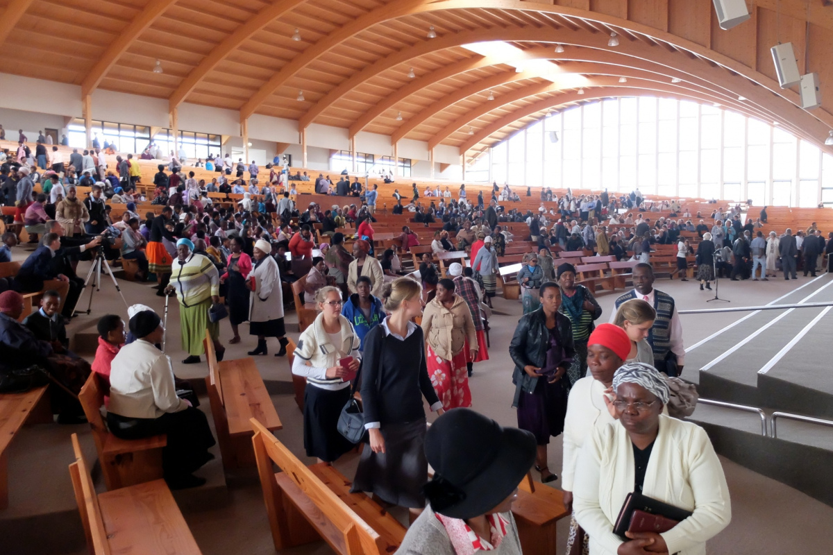 Christliche Mission "Kwasizabantu" in einer Megachurch