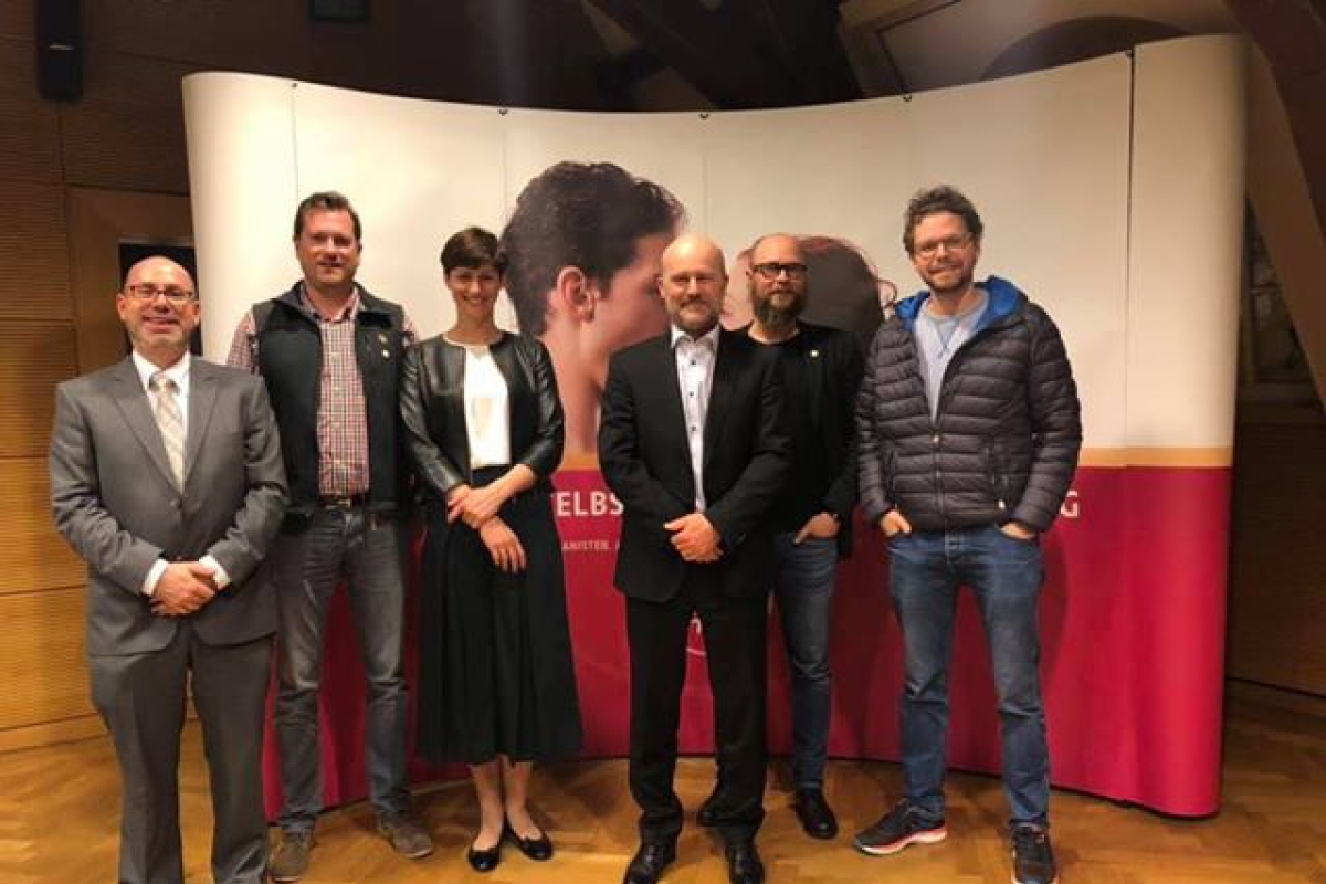 Jean-Paul Lickes, Laurent Schley (Ehrenpräsident), Natalie Grams (Gastrednerin), Dirk Leistico, Bob Reuter, David Kieffer (v. l. n. r.)