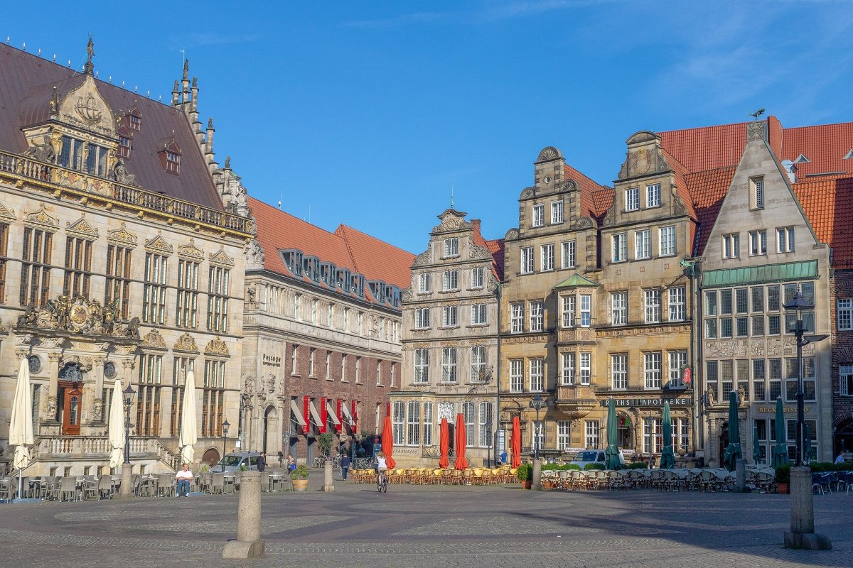 Altstadt Bremen. Hier scheint die Zeit ebenso still zu stehen wie in der Evangelischen Kirche Bremens.