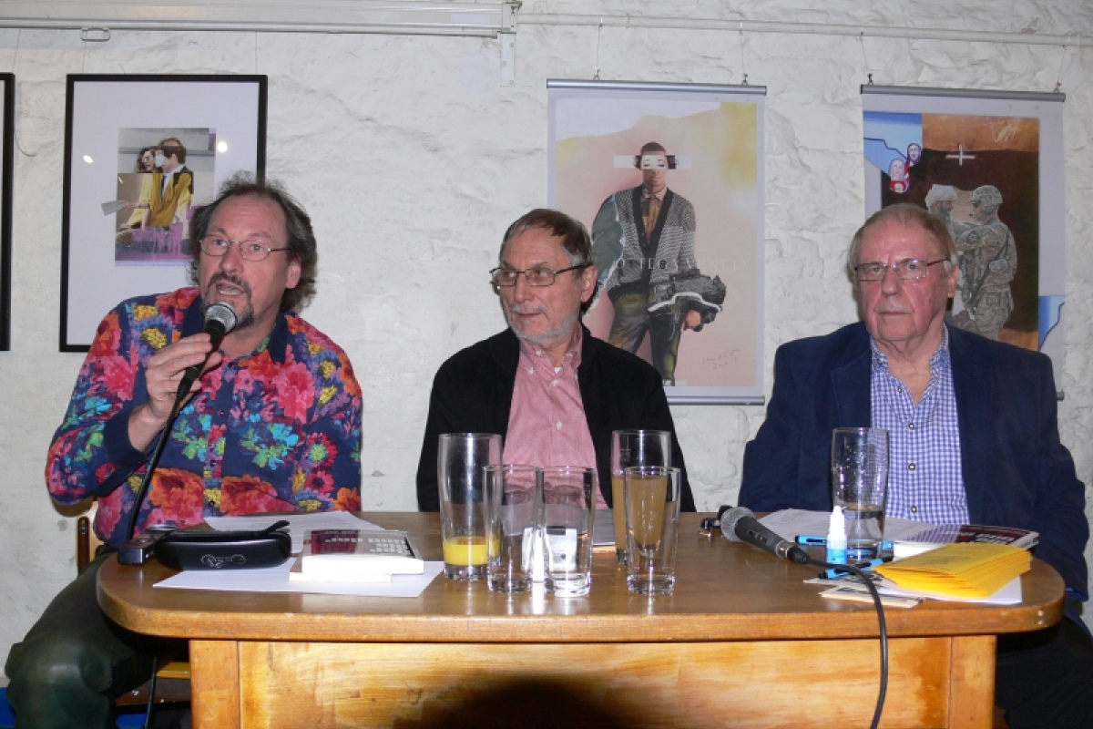 Peter Menne, Gerd Hautsch (Moderator), Reiner Diederich (v.l.n.r.)