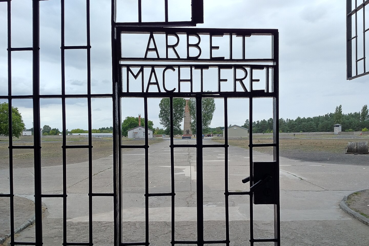 Eingangstor des KZ Sachsenhausen