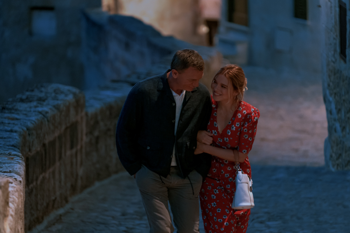 James Bond (Daniel Craig) mit seiner Lebenspartnerin Dr. Madeleine Swann (Léa Seydoux)