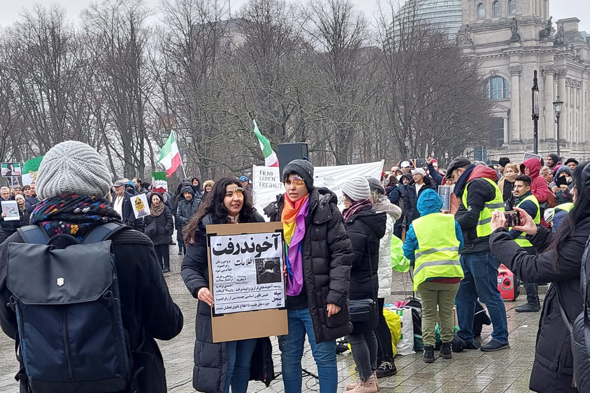 Weltweit protestieren Menschen gegen das islamische Regime