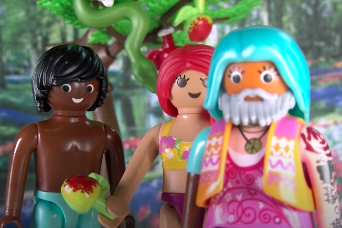 Adam, Eva und Gott, der Hippie (v. l. n. r.)