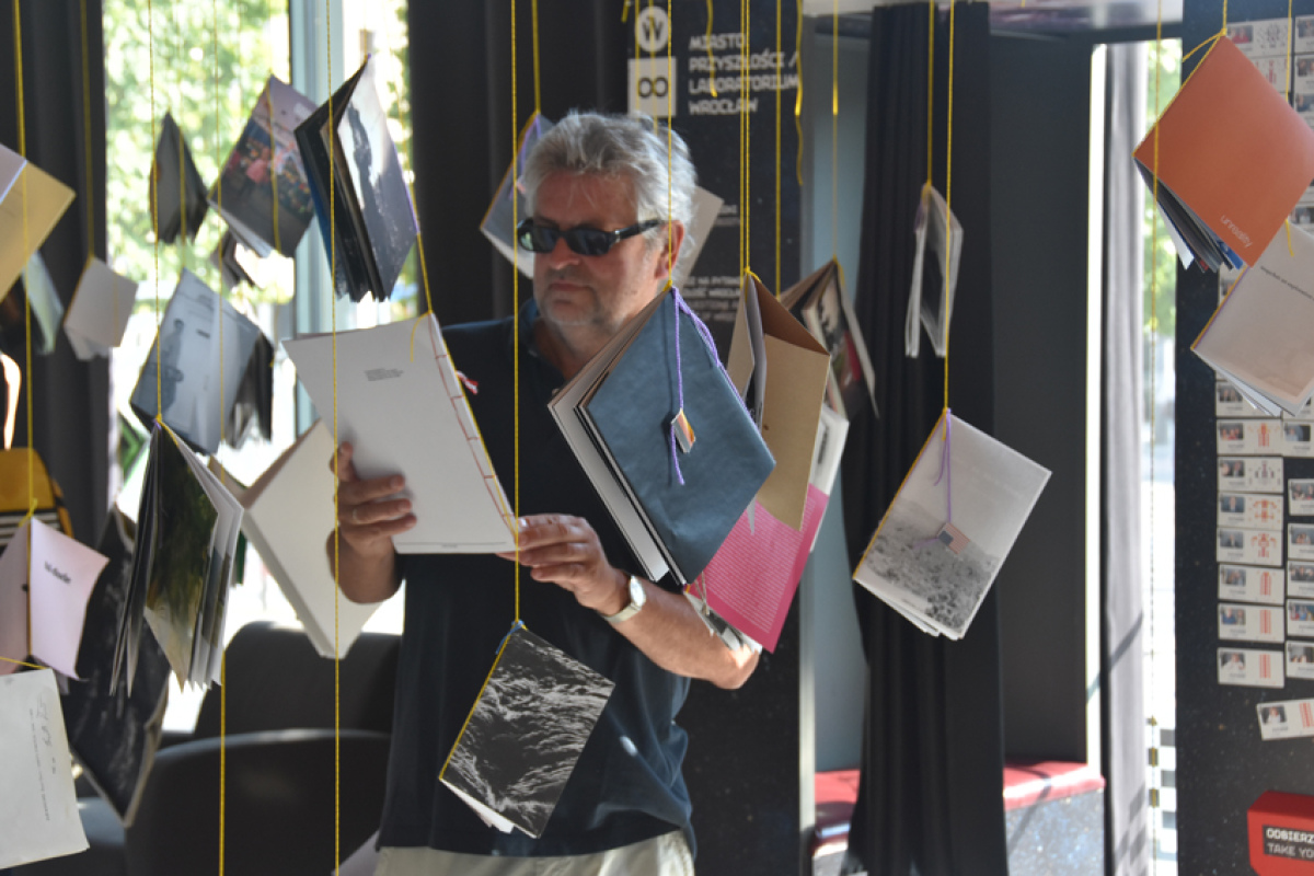 Der Autor im Cafe Barbara