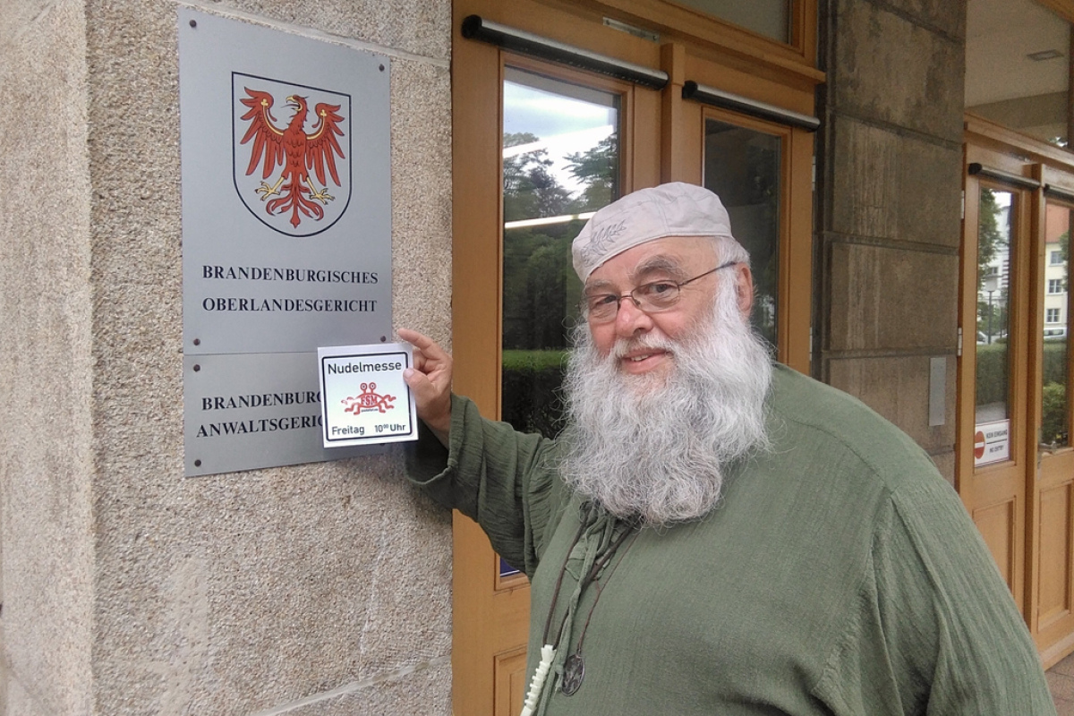 Rüdiger Weida (aka Bruder Spaghettus) am Gericht