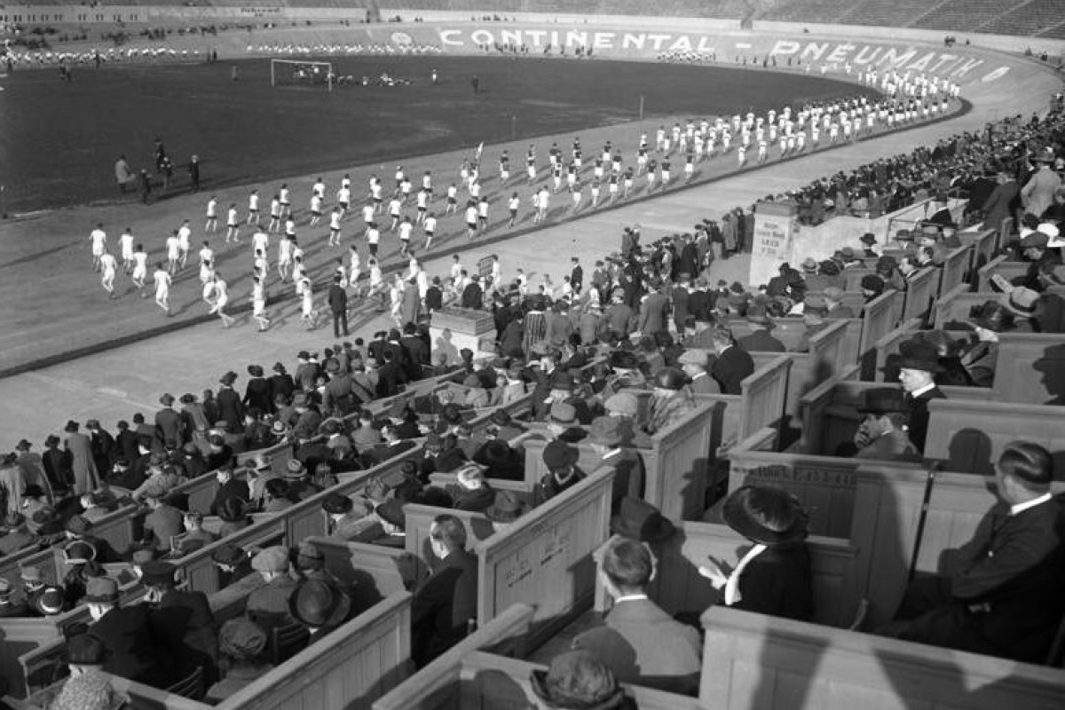 Das Grunewald-Stadion (Aufnahme von 1923) wo 1921 das 1. Internationalen Stadion-Sportfest (ISTAF) ausgetragen wurde