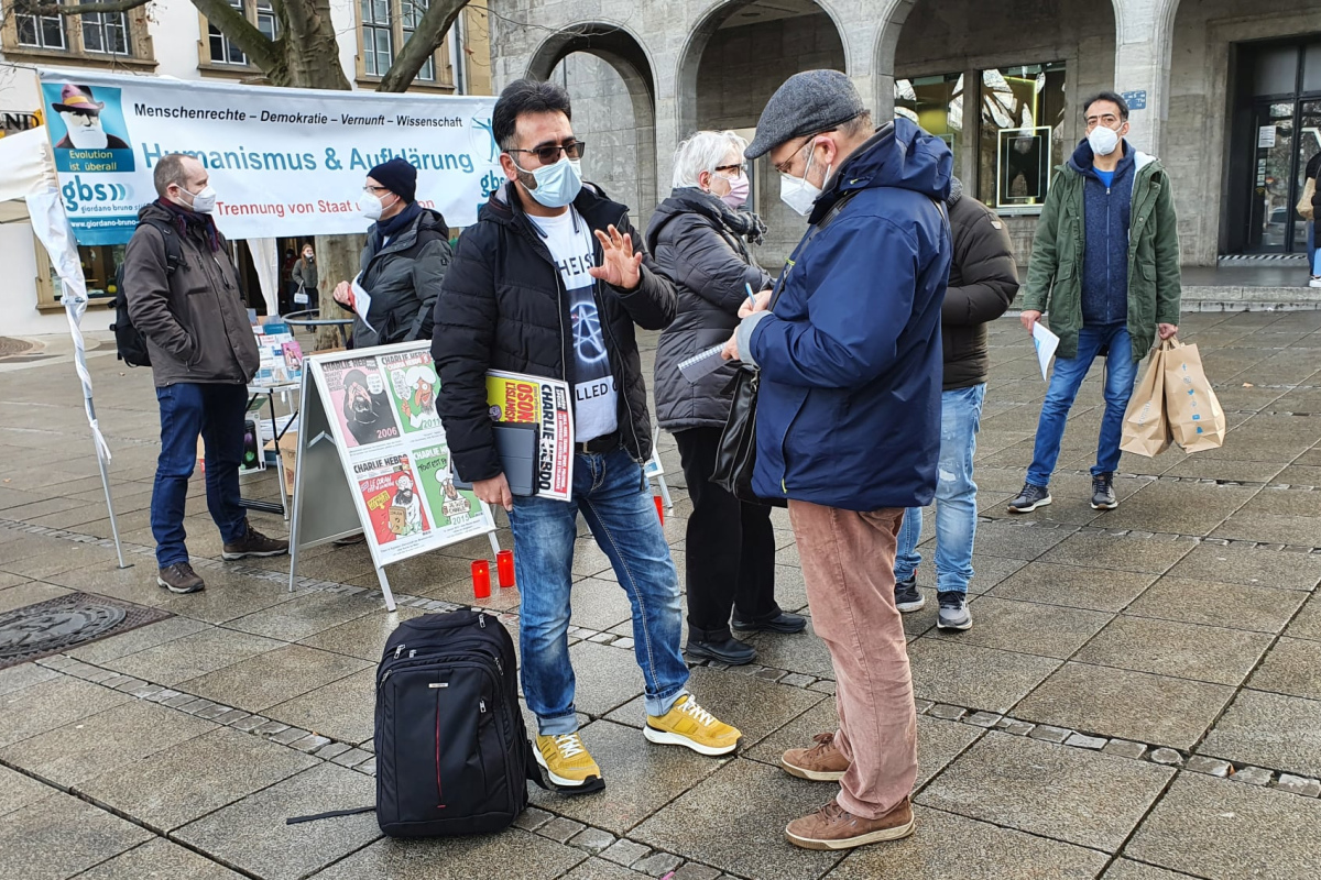 Demo der gbs-Regionalgruppe Stuttgart/Mittlerer Neckar auf dem Stuttgarter Schlossplatz
