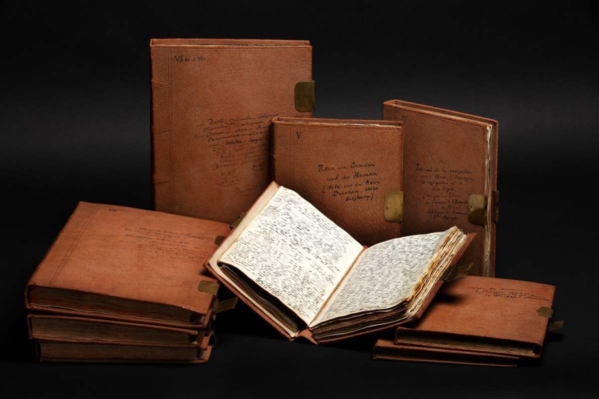Die 4000 eng beschriebenen Seiten fasste Humboldt in neun Lederbänden zusammen und beschriftete diese selbst. Foto: Staatsbibliothek zu Berlin – PK, Carola Seifert