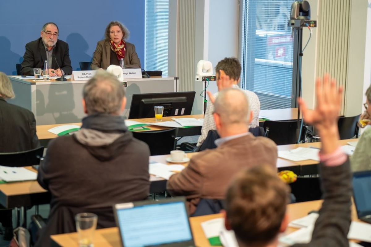 DGHS-Präsident Prof. Robert Roßbruch in der Bundespressekonferenz