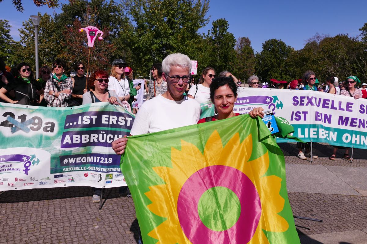 Ulle Schauws (l.) und Bahar Haghanipour (r.)