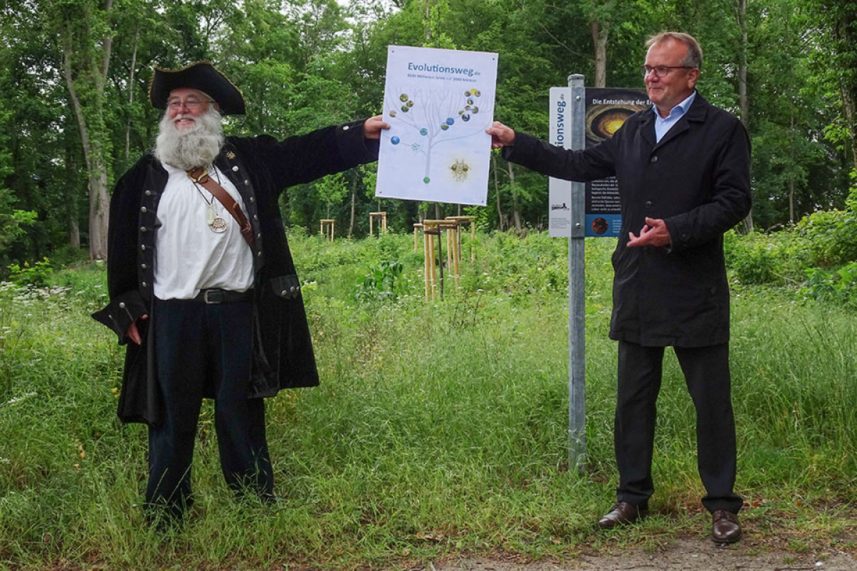 Bei der Einweihung des Evolutionswegs in Templin
