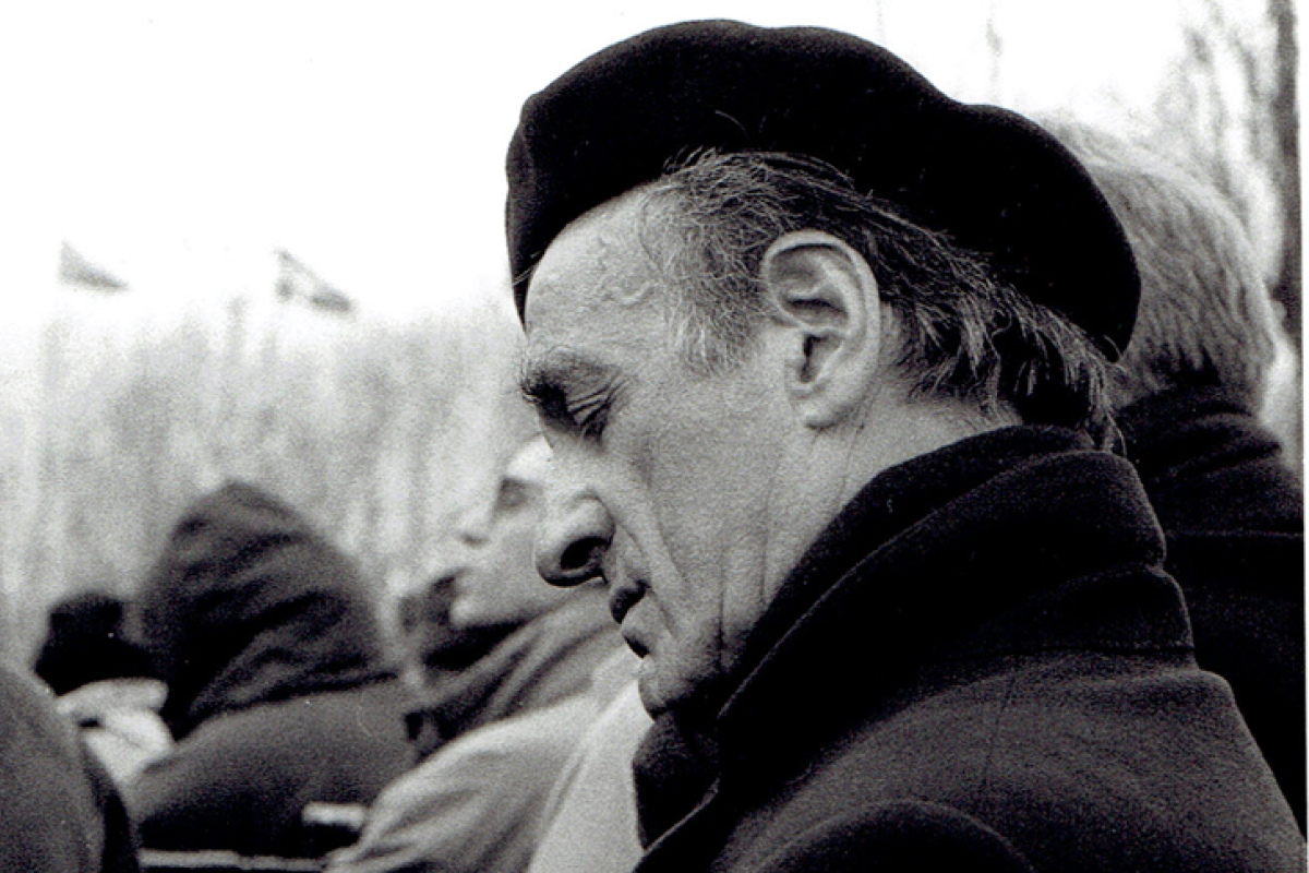 Elie Wiesel gedenkt der Opfer von Auschwitz - 50 Jahre nach Befreiung des KZs am 27. Januar 1995.