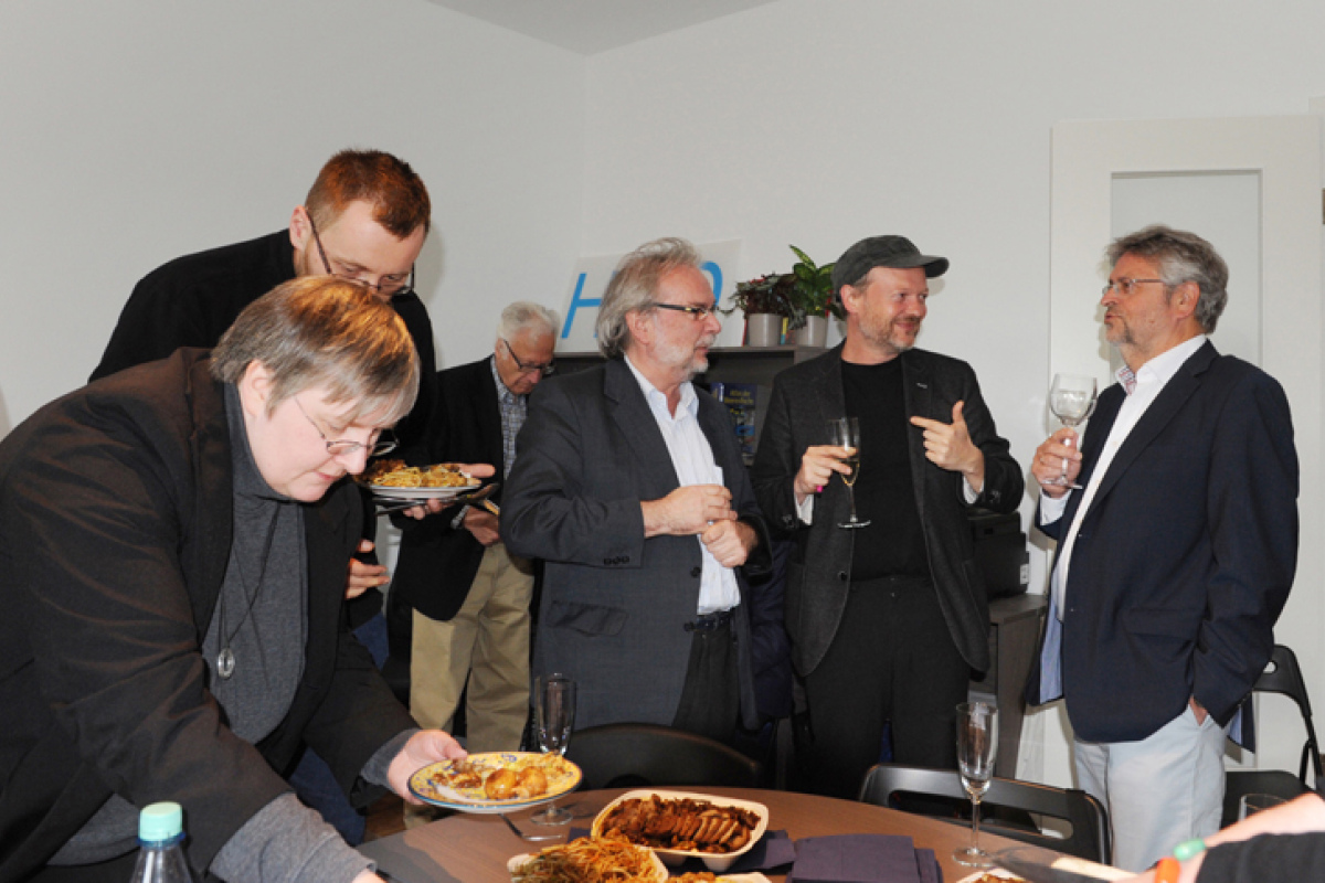 Gudrun Pannier (Säk. Grüne), Walter Otte, Michael Schmidt-Salomon und Manfred Isemeyer (v.l.n.r.) im Hintergrund: Uwe Lehnert
