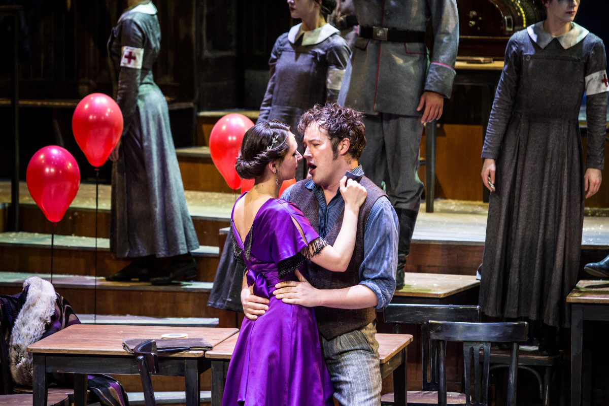 Die Faschingsfee: Camille Schnoor (Fürstin Alexandra Maria), Daniel Prohaska (Viktor Ronai), Ballett