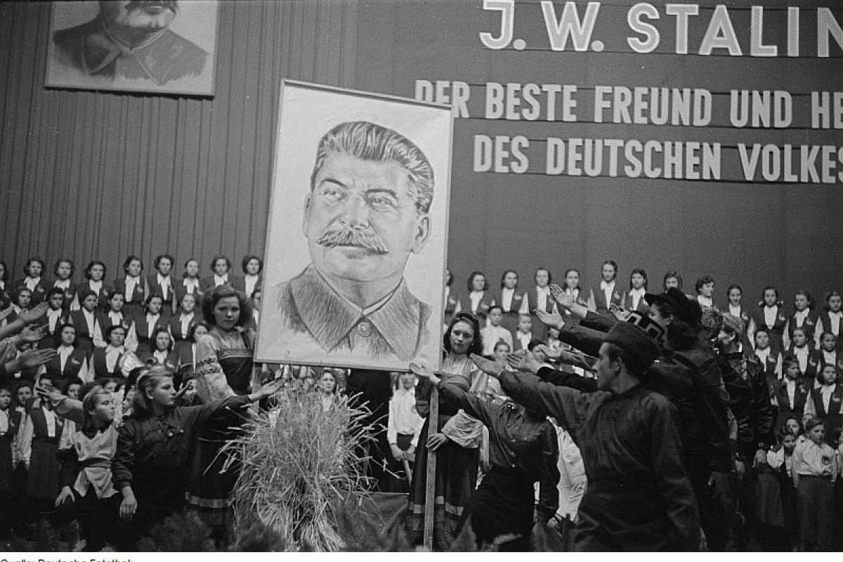 Stalin wurde angehimmelt, als wäre er selbst ein Gott. Leipzig, 1950