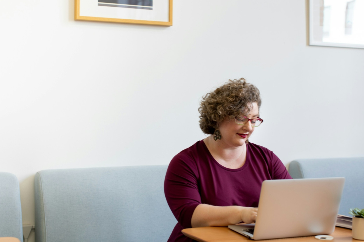 Frau am Computer