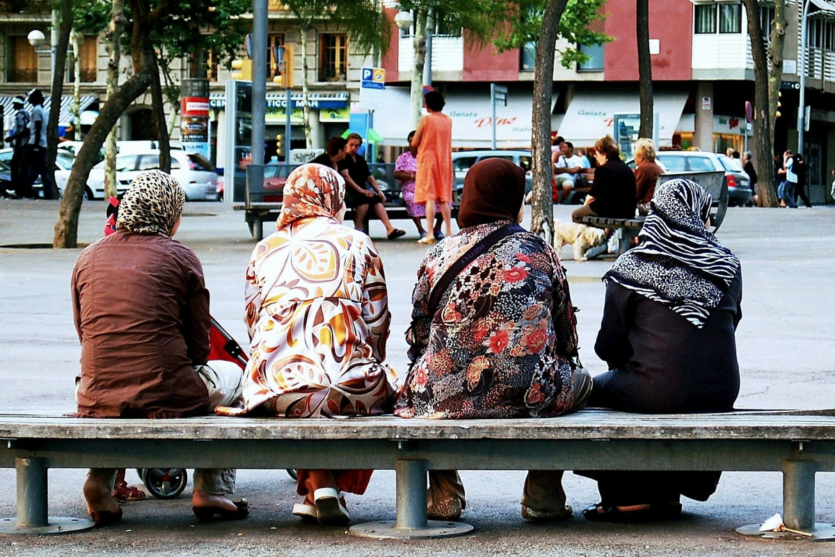Frauen mit Kopftuch