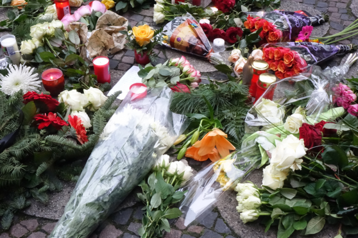 Blumen zum Gedenken