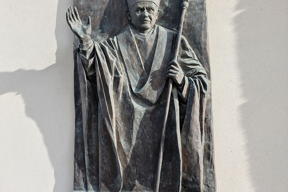 Gedenktafel für Benedikt XVI.