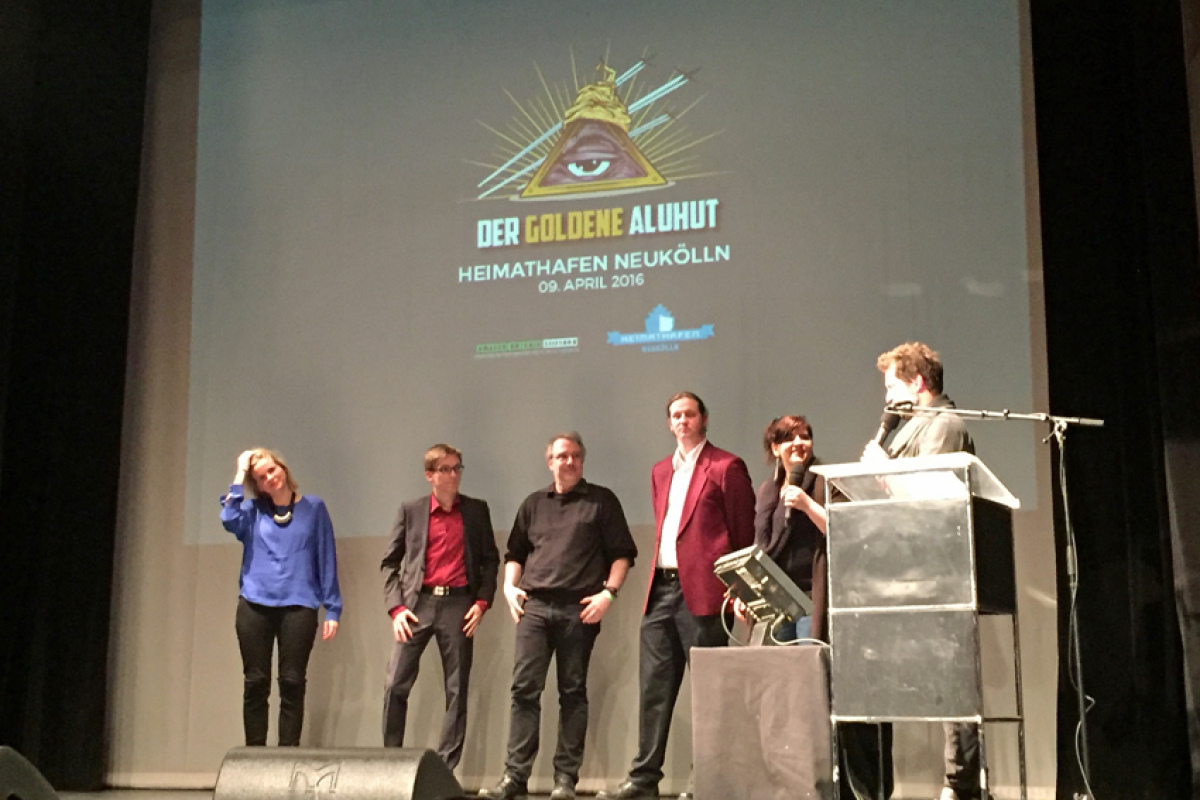 Die "Besorgte Bürgerin" Franziska von Kempis, Eric Siegert, Hans Pfeufer, Tobias Geissler, Giulia Silberberger, Moderator Nicolai Tegeler (v.l.n.r.)