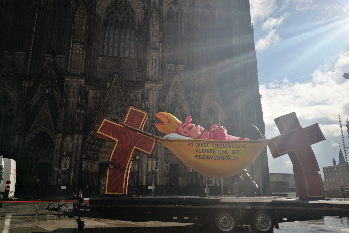 "Hängemattenbischof" im Sonnenschein