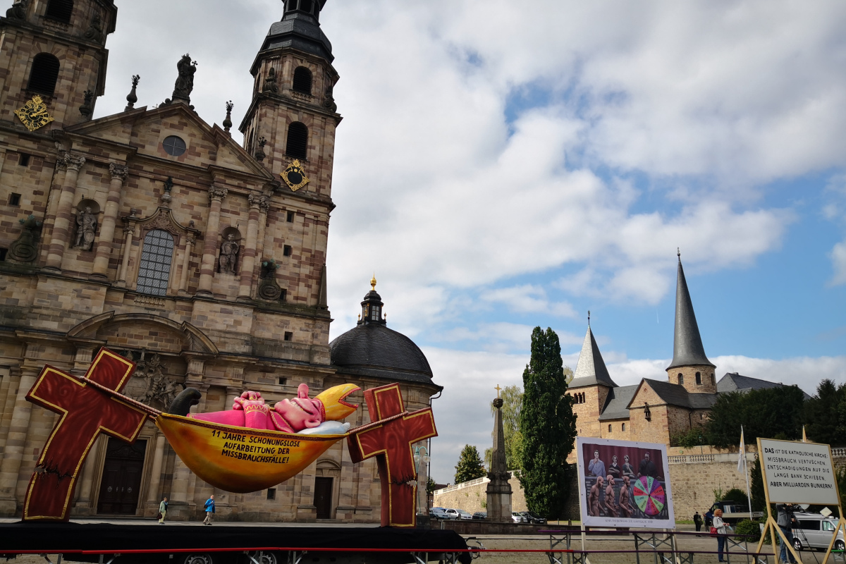 Protest vor dem Dom in Fulda 
