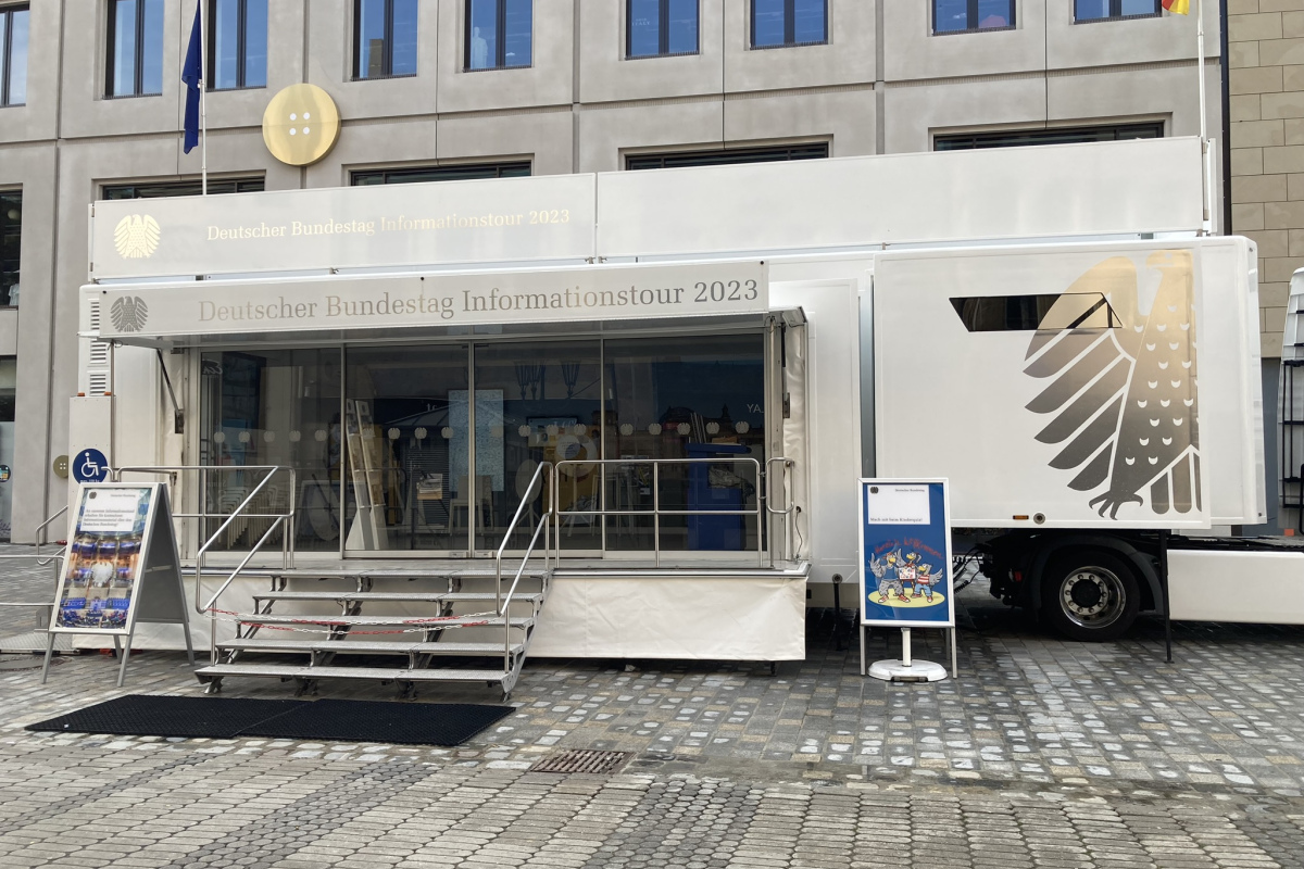 Infostand des Deutschen Bundestages auf dem Kirchentag