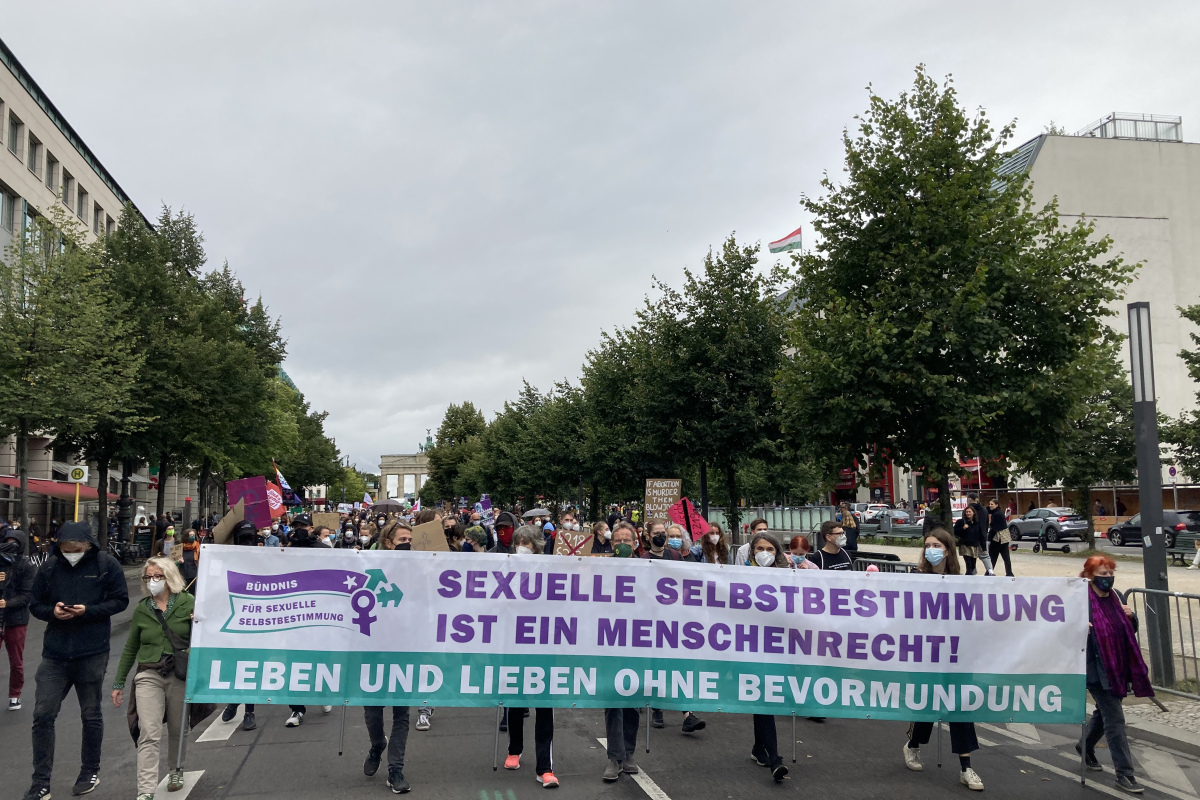 Zur Gegendemo aufgerufen hatte das Bündnis für sexuelle Selbstbestimmung