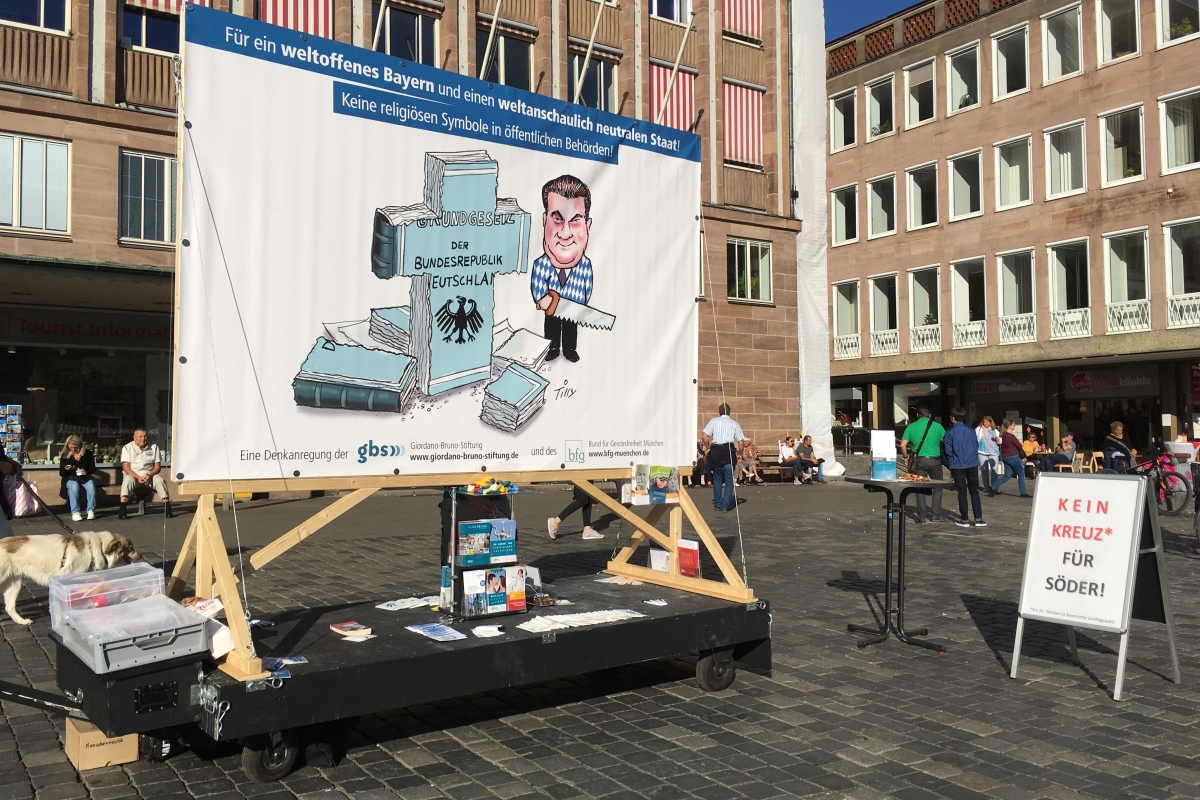 Protestaktion zum Kreuzerlass von Markus Söder 2018
