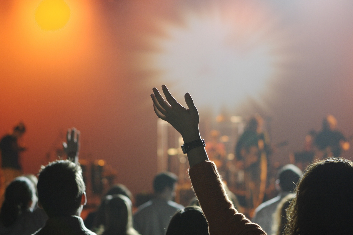 Lieber Party als Messe: Junge Menschen haben keinen Bock mehr auf Religion.