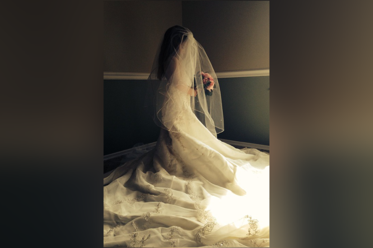 Kind im Hochzeitskleid