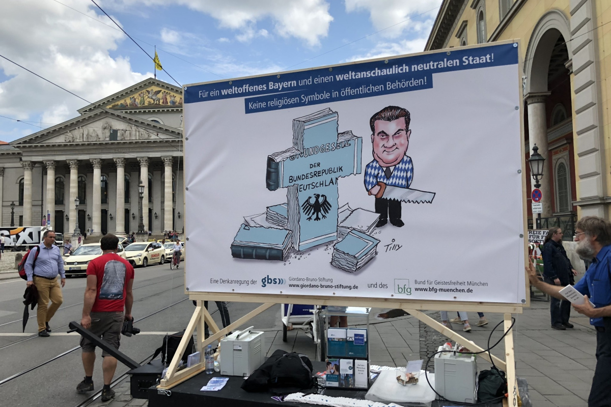 Protestaktion im Juni 2018, hier vor der Bayerischen Staatsoper