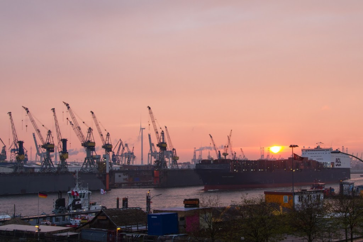 Sonnenuntergang im Hamburger Hafen