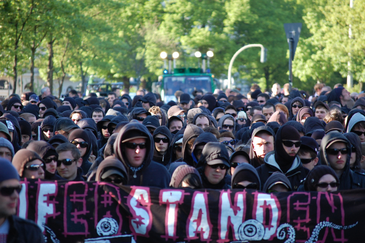 Der "schwarze Block" bei einer Demo in Hamburg