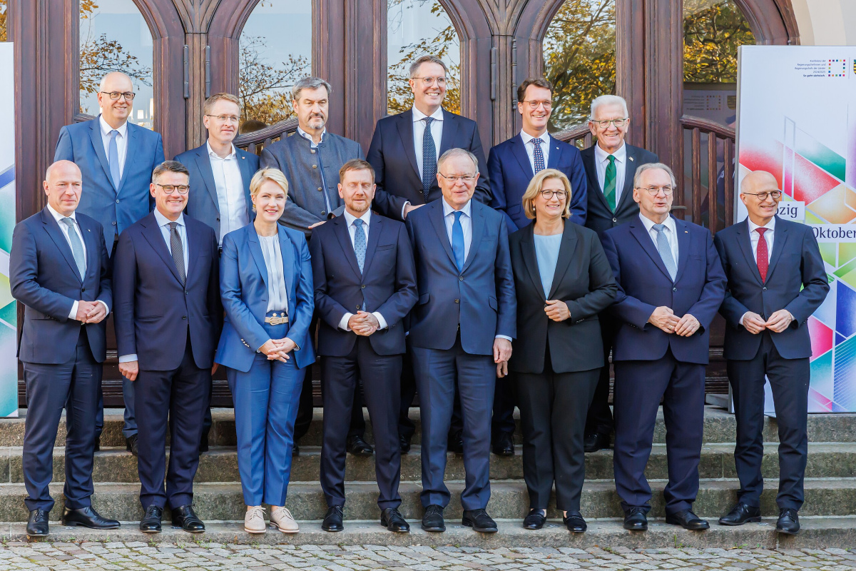 Gemeinsames Foto mit den Ministerpräsident:innen der Länder