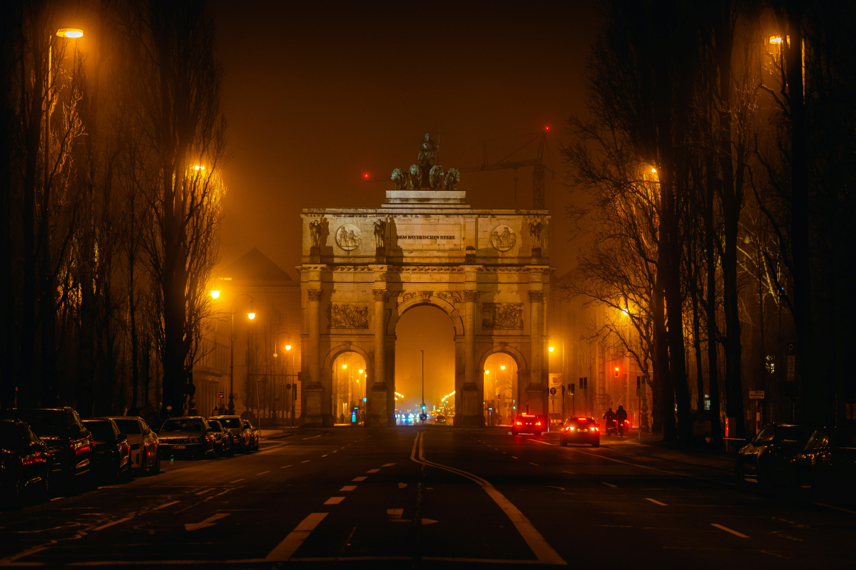 München: Friedensmahnmal Siegestor