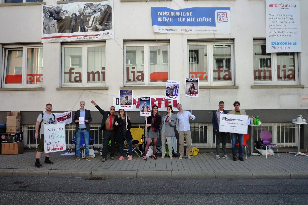 Vor dem Sitz von pro familia in Pforzheim