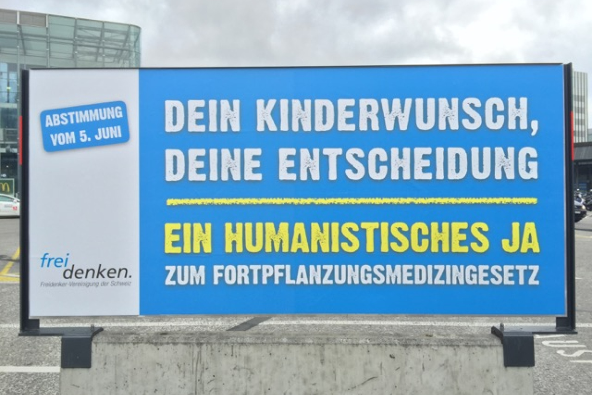 Plakat beim Bahnhof Bern