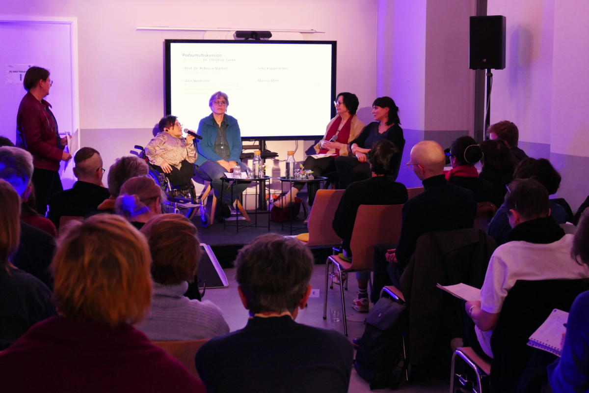 Auf dem Podium: Dr. Rebecca Maskos, Silke Koppermann, Gita Neumann und Dr. Marina Mohr (v.l.n.r.)