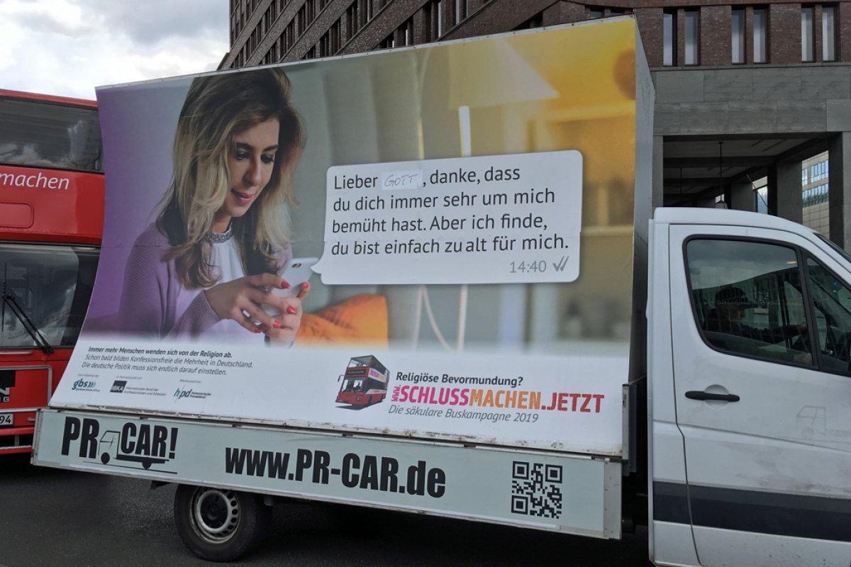 So hatte der Chef der PR-Car-Firma das Plakat "verändert".