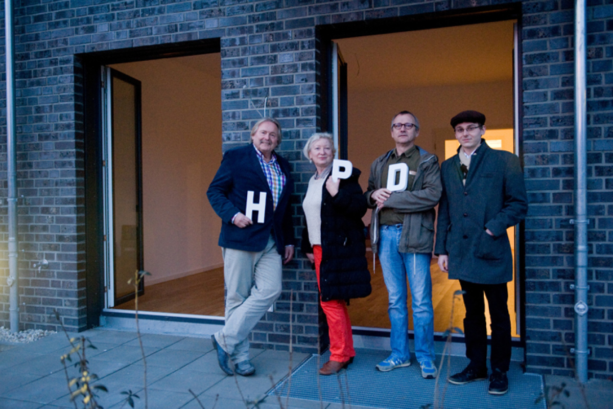 Vor dem neuen Redaktionsbüro: Helmut Debelius, Elke Schäfer, Frank Nicolai, Florian Chefai (v.l.n.r.)