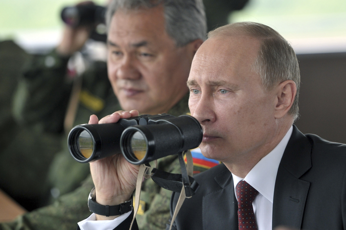 Wladimir Putin mit Verteidigungsminister Sergei Schoigu
