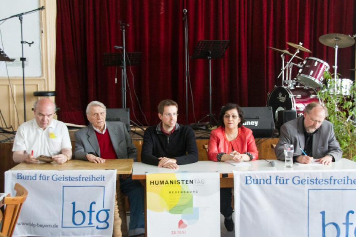Podiumsdiskussion mit Gerhard Rampe, Hubertus Mynarek, Michael Kraus, Minia Ahadi und Heiner Bielefeldt (von links nach rechts)